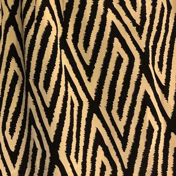 Ann Taylor Petites | Print A-Line Work Skirt | Size 4 - Picture 3 of 4